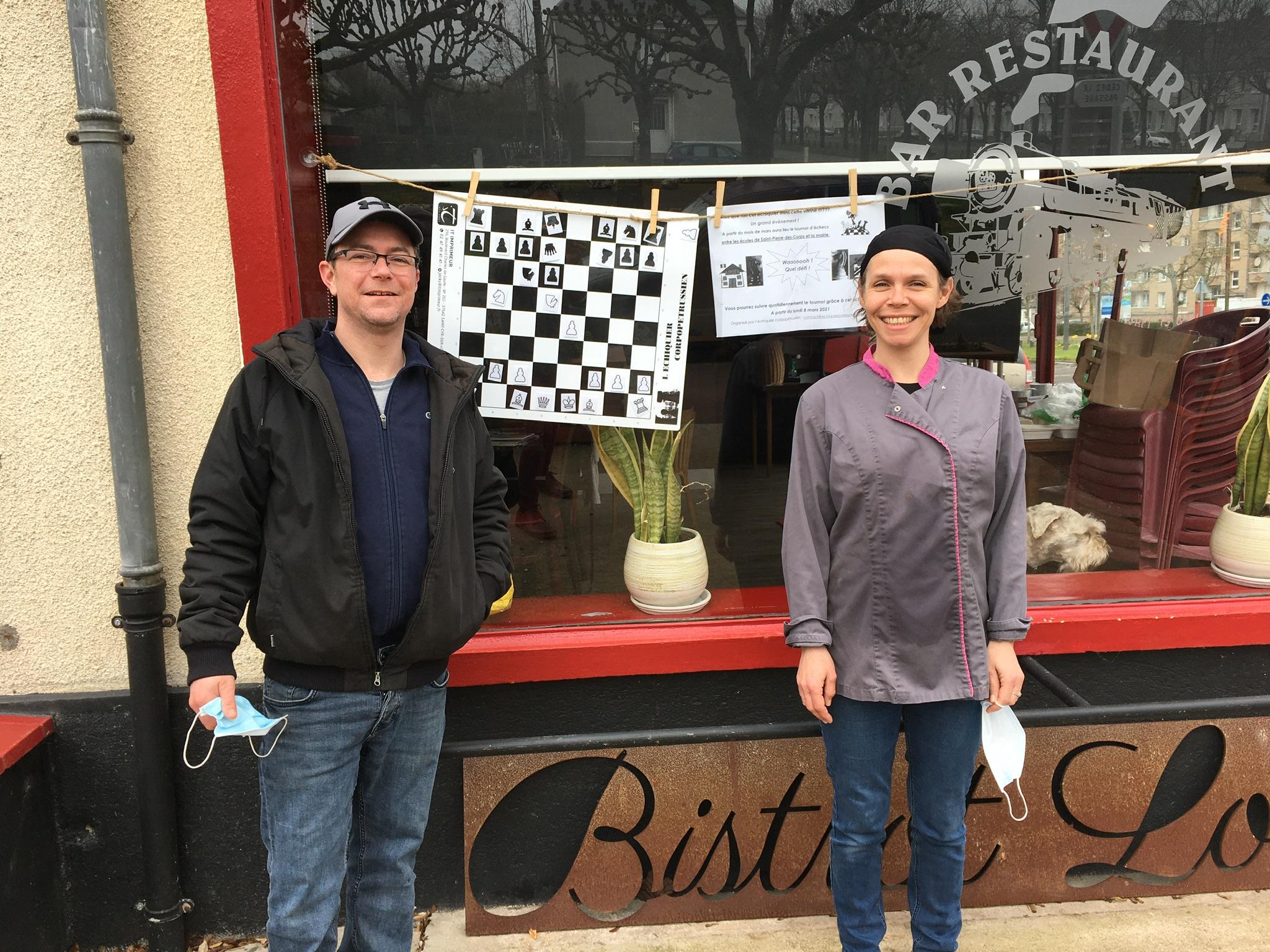 Merci au café restaurant La Loco pour l’affichage de la partie d’échecs